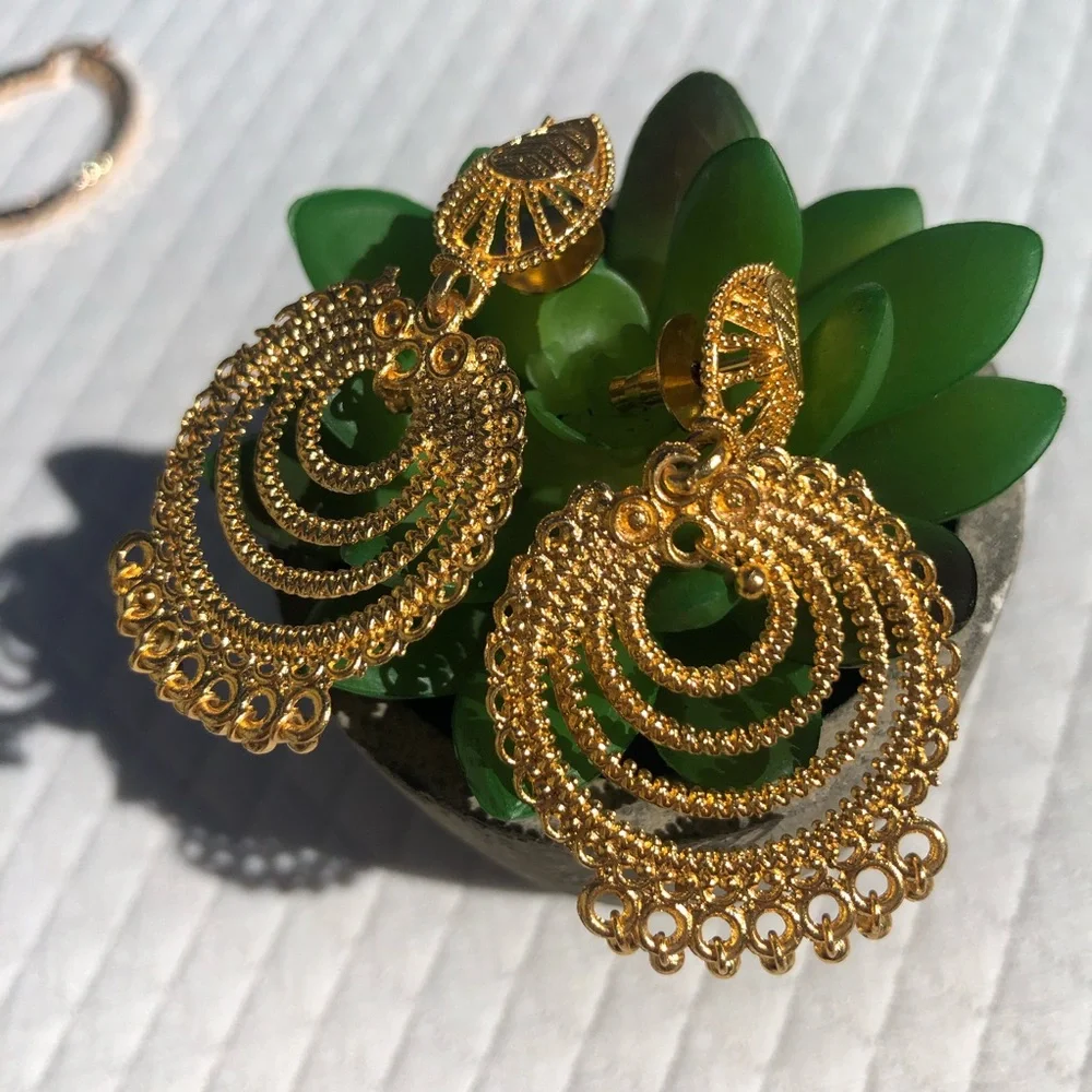 Beautiful timeless classic earrings 💛 - Picture 10 of 10